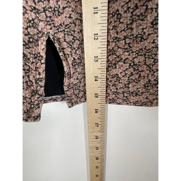 American Eagle Floral Front Slit Mini Skirt Pink/Black Size Small - Picture 5 of 5